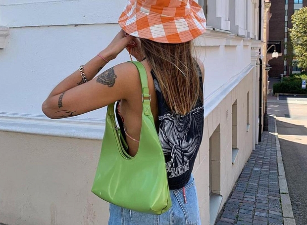Цветная сумка — обязательная составляющая любого летнего образа
