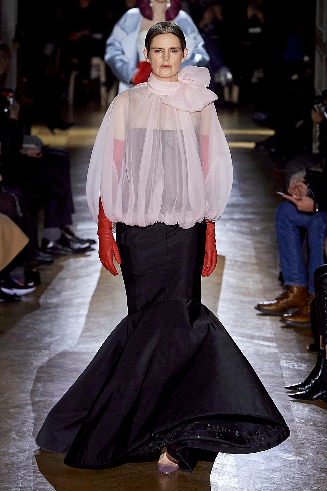 Стелла Теннант открывает показ Valentino Haute Couture SS 2020 фото № 1