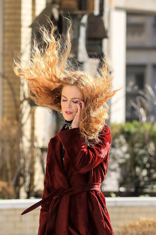Волосы — огонь: Николь Кидман на съемках нового фильма фото № 1