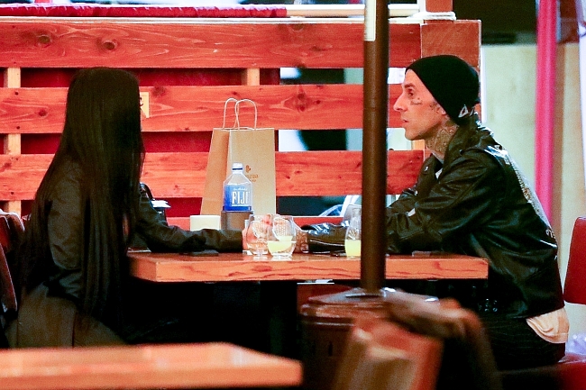 Кортни Кардашьян сходила на свидание с Трэвисом Баркером из Blink-182 (ФОТО) фото № 1