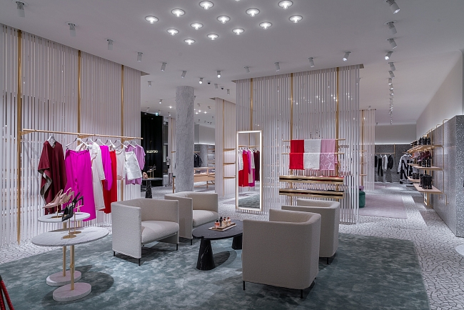 В «Барвиха Luxury Village» открылся обновленный бутик Valentino фото № 4