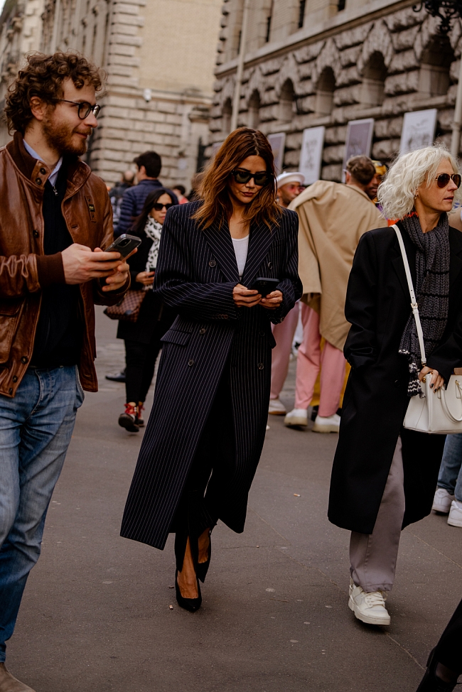 Кристин Сентенера — стритстайл на Неделе моды в Париже осень-зима 2022/23 фото № 9
