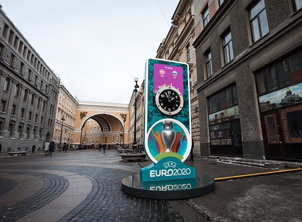 В Санкт-Петербурге запустили обратный отсчет времени до начала чемпионата Европы по футболу 2020 с помощью часов Hublot