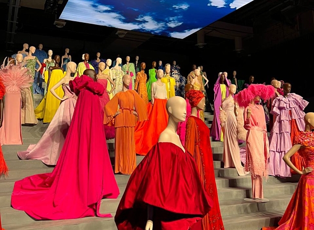 Платья Дженнифер Лопес и Зендаи: самые яркие экспонаты выставки Forever – Valentino в Дохе