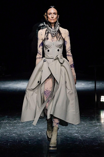 Jean Paul Gaultier Couture осень-зима 2021/22 фото № 2