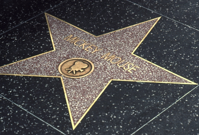 Звезда Микки Мауса на аллее Славы в Голливуде фото № 5