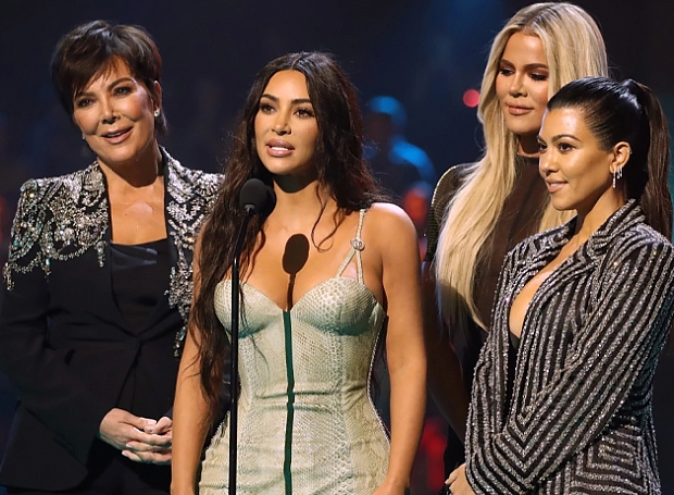 Любуемся на эпатажных красавиц из самой знаменитой семьи в трейлере нового реалити-шоу The Kardashians
