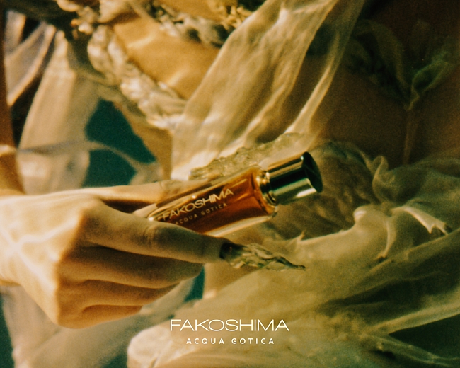 Beauty-дайджест марта: видео-кампания нового аромата FAKOSHIMA, коллаборация DEVICHNIK x VOLЬGА, аппарат для дыхательных тренировок OXYTERRA в «Сенсави» и другие события фото № 2