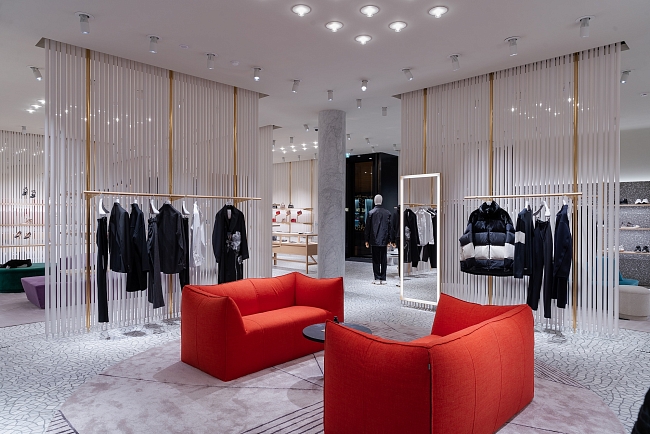 В «Барвиха Luxury Village» открылся обновленный бутик Valentino фото № 2
