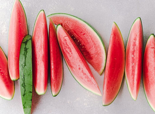 Почему полезно есть арбузы: как самая крупная и сочная ягода влияет на кожу и волосы