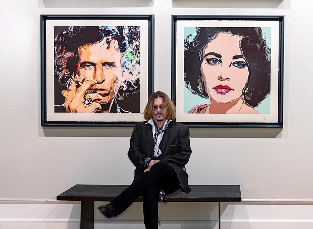 Джонни Депп представил автопортрет, который он написал во время разборок с бывшей женой Эмбер Херд