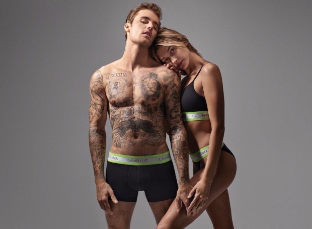 Посмотрите, как Джастин и Хейли Бибер танцуют и целуются в новой рекламе Calvin Klein 