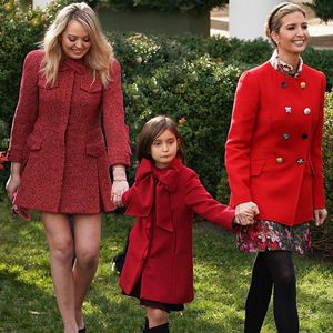 Тиффани и Иванка Трамп встречают День благодарения в красном