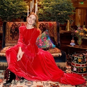Огонь в крови: Наталья Водянова в алом платье на вечере в Оксфорде