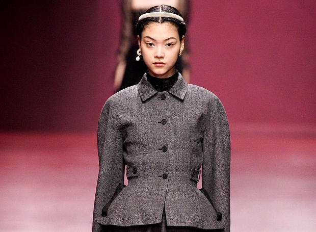 Только эти колготки Dior будут модно смотреться со строгим офисным гардеробом