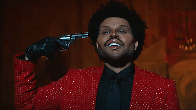 The Weeknd в клипе на песню Save Your Tears (2021) фото № 8