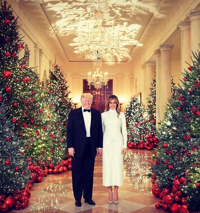 Новогодняя сказка: праздничная открытка от Дональда и Мелании Трамп фото № 1