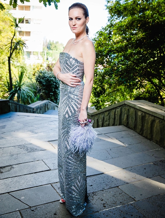 Рената Пиотровски в платье Tantalize Couture, с клатчем Maison Esve фото № 8