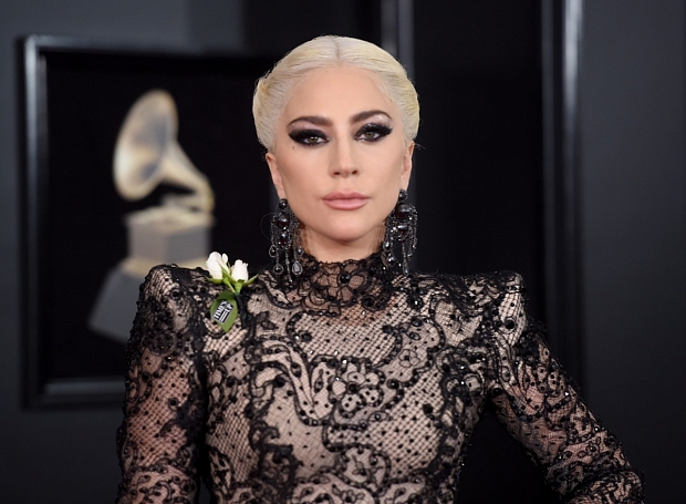 Леди Гага впервые вышла в свет с новым бойфрендом