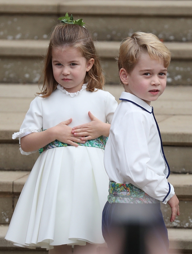 Принц Джордж и принцесса Шарлотта на свадьбе принцессы Евгении и Джека Бруксбэнка фото № 1