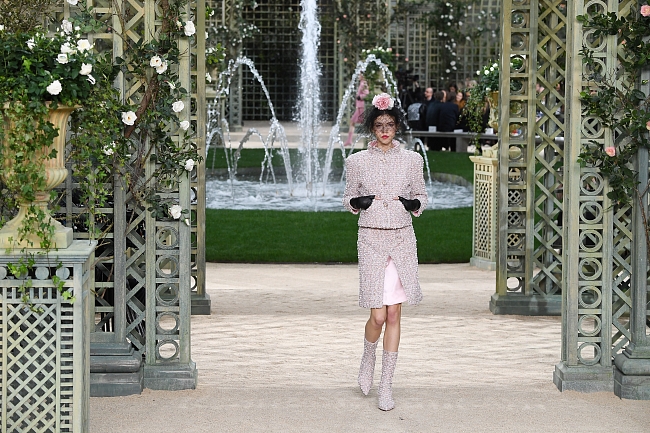Показ Chanel Haute Couture, весна-лето 2018 фото № 2