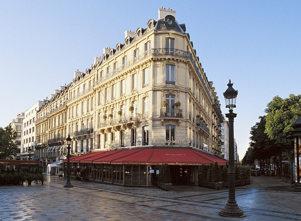 Праздник к нам приходит: новогодний ужин в парижском Fouquet’s и не только