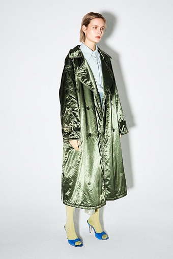 Зеленое пальто в коллекции WOS осень-зима 2021/22 фото № 6