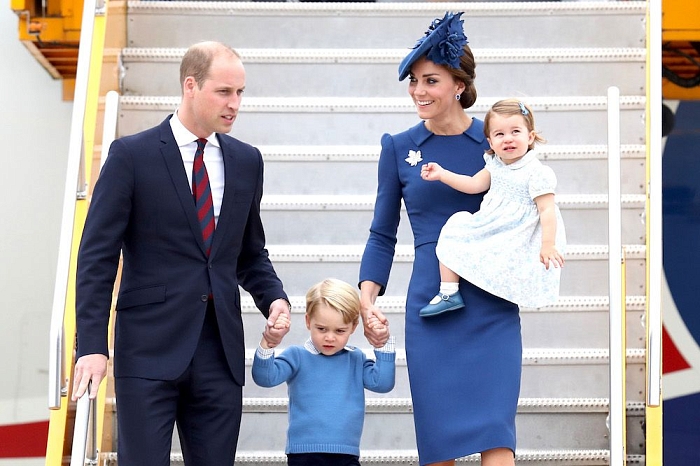 Принц Уильям и Кейт Миддлтон с детьми принцем Джорджем и принцессой Шарлоттой фото № 2