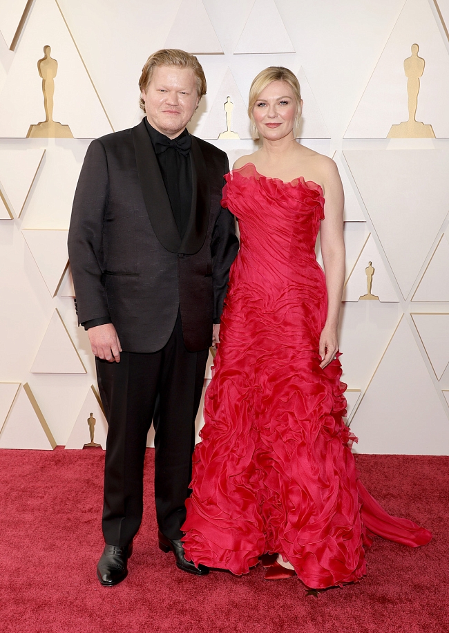 Супруги Джесси Племонс и Кирстен Данст — номинанты на «Оскар-2022» фото № 6