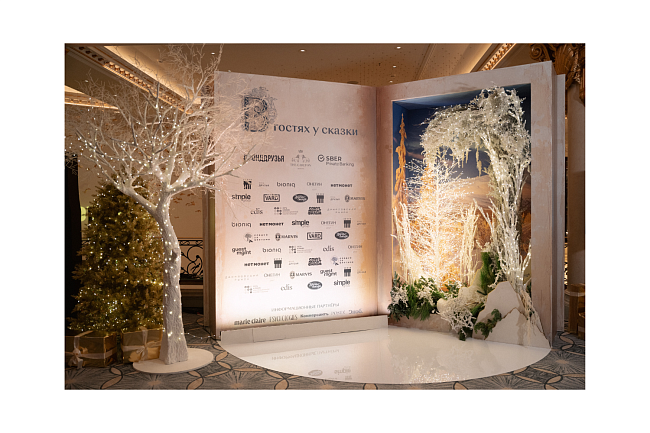 Новогодняя елка «В гостях у сказки» в отеле The Carlton Moscow фото № 2