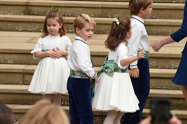 Принц Джордж и принцесса Шарлотта на свадьбе принцессы Евгении и Джека Бруксбэнка фото № 2