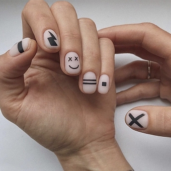 Символы из фильмов-ужасов и сериалов на ногтях на Хэллоуин (фото: @solovey_nail_art) фото № 14