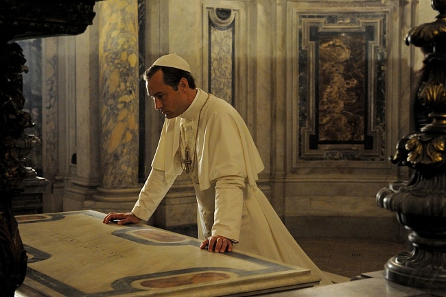 Паоло Соррентино назвал дату выхода второго сезона «Молодого Папы» фото № 2