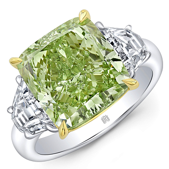 Помолвочное кольцо Дженнифер Лопес с зеленым и белыми бриллиантами фото № 3