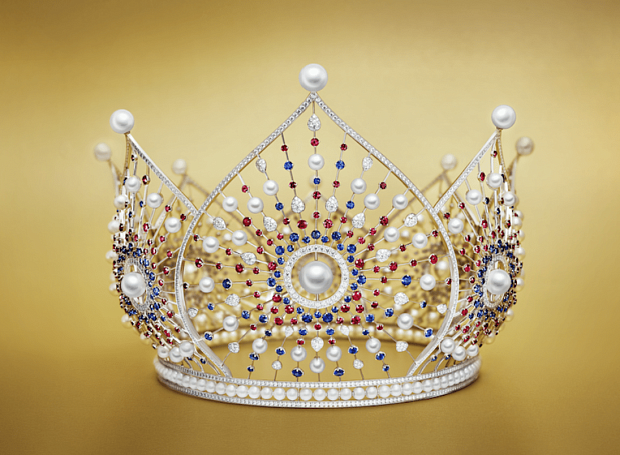 Mercury создали маску для инстаграма в виде короны «Мисс России»