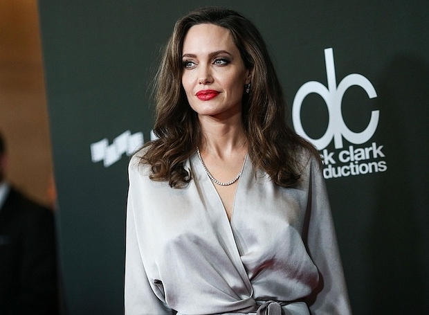 4 модных выхода Анджелины Джоли, которые обязательно нужно повторить этим летом