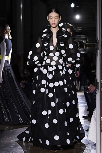 Платья мечты: как прошел показ Valentino Haute Couture весна-лето 2020 фото № 17