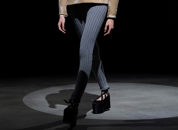 Носите трикотажные «подштанники» вместо брюк, как на показе Erdem осень-зима 2021