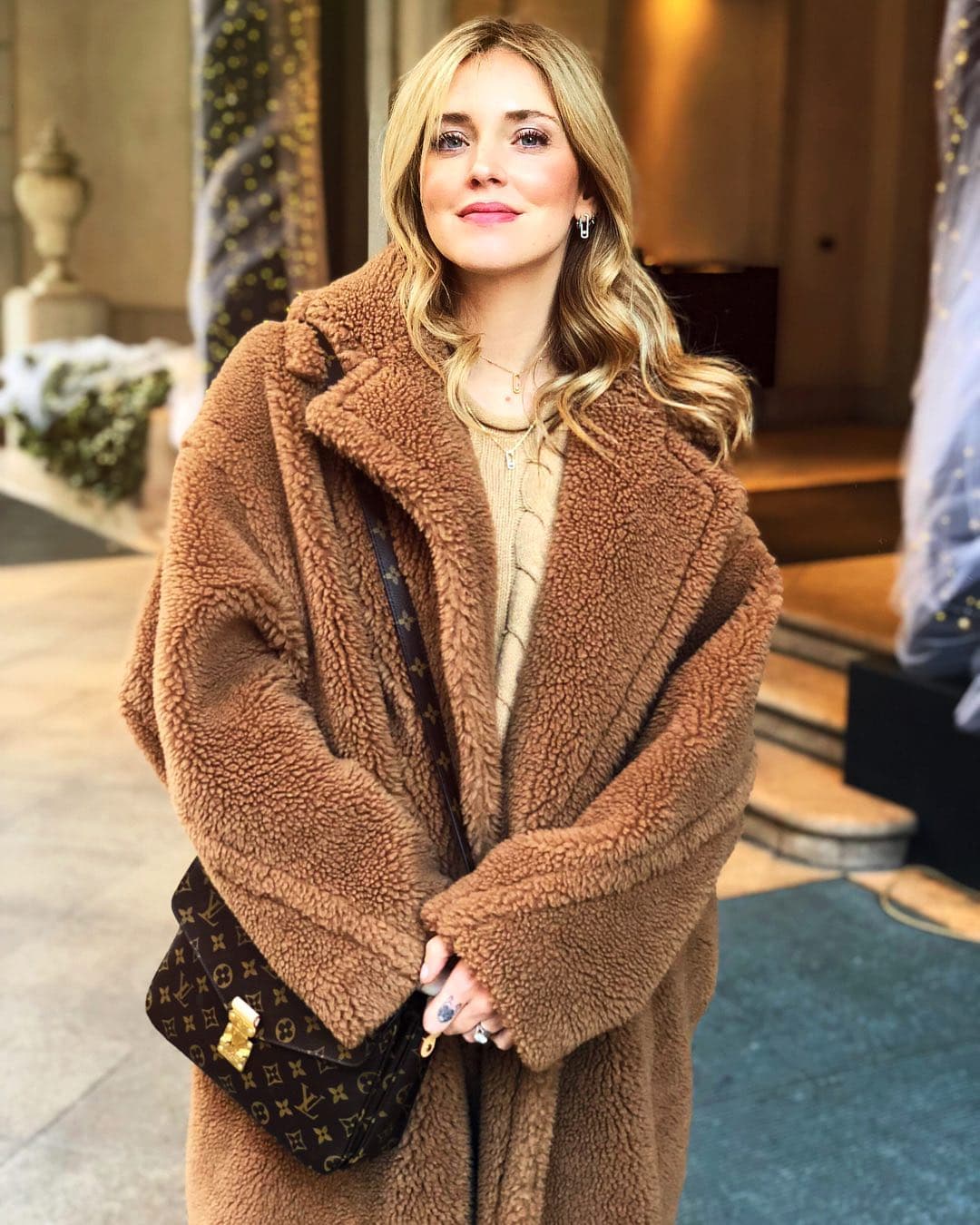 Шубка тедди. Max Mara Teddy Bear. Max Mara Teddy Bear Coat. Шуба Max Mara Teddy. Max Mara пальто Teddy.