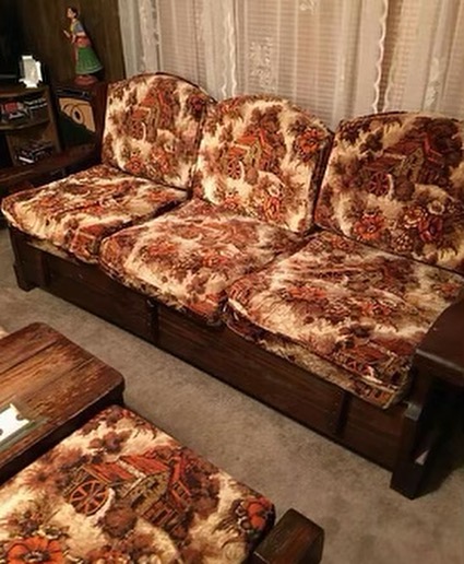 Меган Фокс сравнила свой образ с бабушкиным диваном (фото: @meganfox) фото № 3
