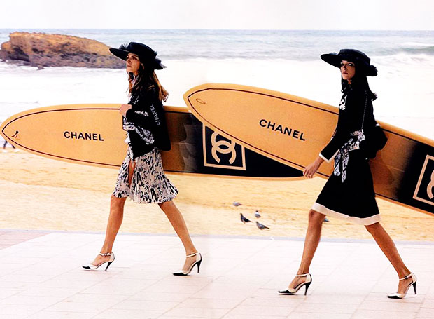 Теперь в бутиках Chanel можно купить скейтборд и доску для серфинга