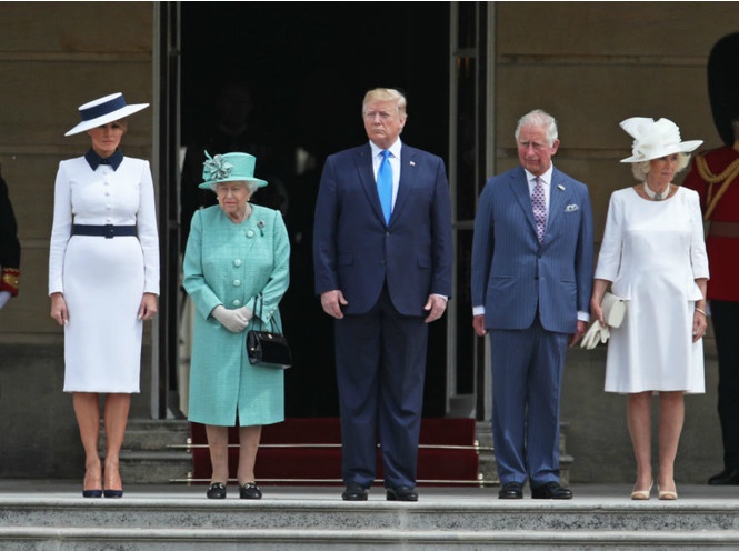 Королева Елизавета II встретила Дональда и Меланию Трамп в Букингемском дворце фото № 2