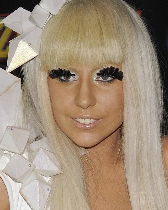 Из простушки в королеву: как Леди Гага изменилась за 12 лет (мнение хирурга) фото № 9