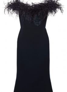 Черное платье с отделкой перьями фото № 4