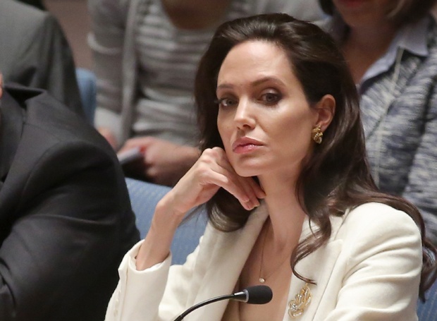 Инсайдер о Джоли: «Все, чего она хочет, — быть хорошей мамой, а люди считают ее монстром»