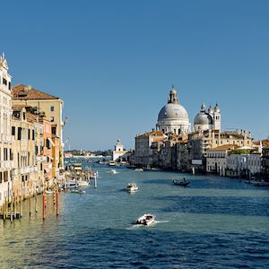 Что посмотреть, где перекусить и чему удивиться в Венеции во время фестиваля