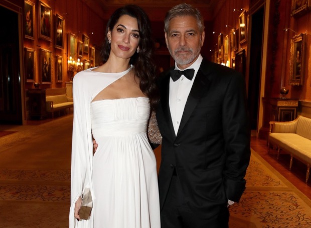 Амаль Клуни выбрала винтажное платье для посещения Букингемского дворца
