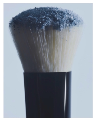 Ностальгия по цвету: почему голубые тени снова в моде