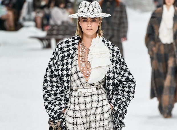 Зимнее царство: последняя коллекция Карла Лагерфельда для Chanel осень 2019/20