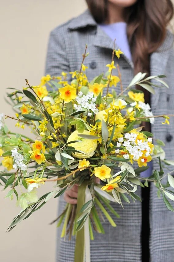 Желтые цветы к разлуке: как правильно дарить цветы фото № 1